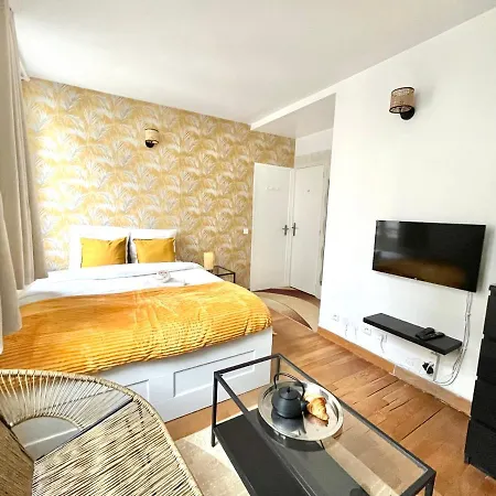 Cosy In The Marais District Apartment