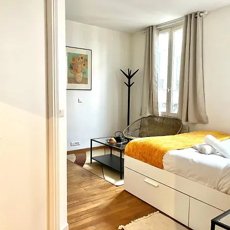 Urban Appartment In The Marais