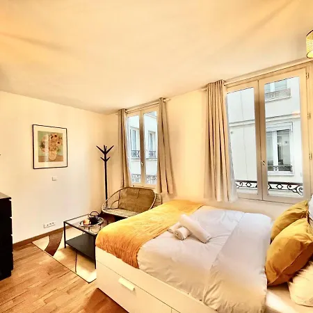 Urban Appartment In The Marais