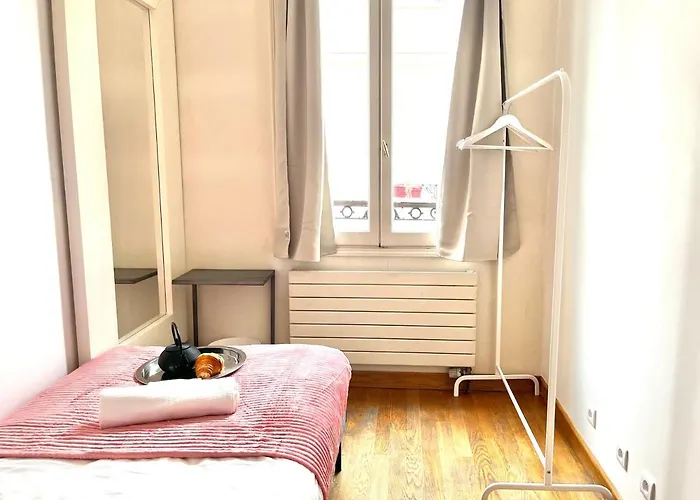 Апартаменты Cosy In The Marais District