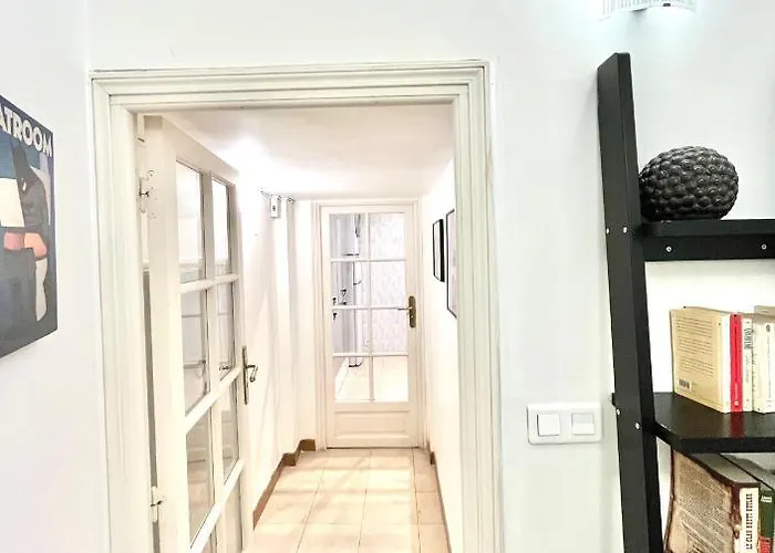 Апартаменты Cosy In The Marais District Париж