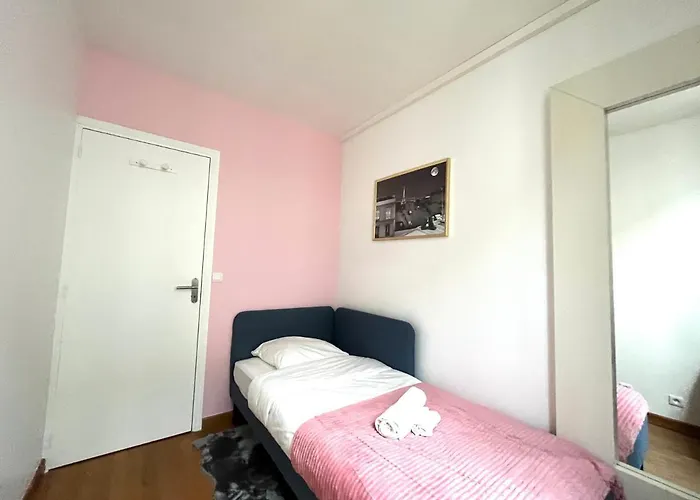 Апартаменты Cosy In The Marais District