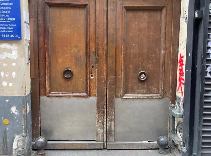 Апартаменты Cosy In The Marais District Париж